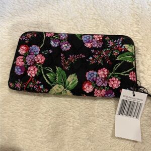 Vera Bradley Black Floral Quilted Georgia RFID Wallet in Winter Berry pattern